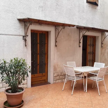 Banina Apartment Ika